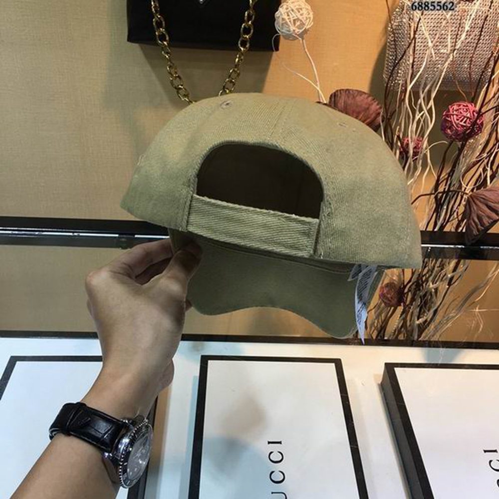Ba*len*cia*ga hat
